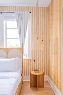 Designer 2BR Condo, 5 Mins to Sand, Free Parking - 6