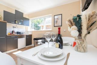 Open Mind Property - Studio Flat with FREE Parking - Bournemouth - 6