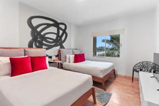 Stunning Luxury Condo Sunset 13 by Bocobay - 3