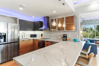 Stunning Luxury Condo Sunset 13 by Bocobay - 1