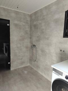 Newly renovated house for 6 People - - 1