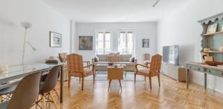 Spacious Central-3Bedrooms 3Bathrooms-Sol - 6