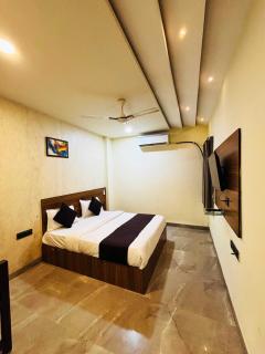 Hotel New Saurabh Inn - 1
