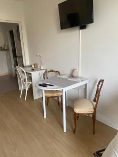 Joli studio avec balcon - 9