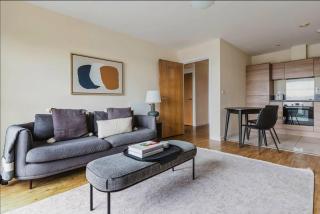 Stylish 1 Bed Flat in Limehouse Central Location - 9