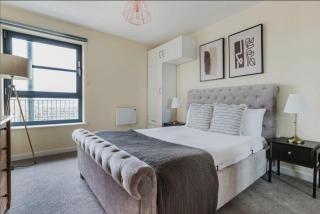 Stylish 1 Bed Flat in Limehouse Central Location - 8