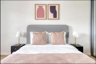 Spacious 1-bed Apartment Limehouse Marina - 8