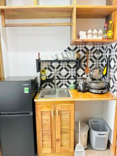 306MSNK Luxe Twin Studio l Balcony & Kitchen - 5