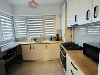 Zenith Central Address Apartment with Parking - 2
