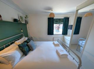 Chichester House I Garden with Hot Tub I Free Parking I Nearby Beaches I Chichester Holiday Properties - Chichester - 1