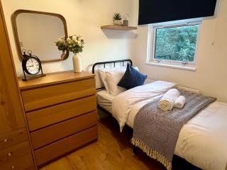 Stylish 4BR Home Close to A45 & NEC Venue - Coventry - 8