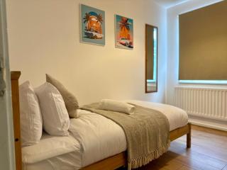 Stylish 4BR Home Close to A45 & NEC Venue - Coventry - 6