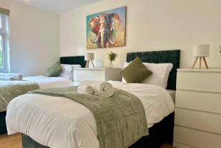 Stylish 4BR Home Close to A45 & NEC Venue - 8