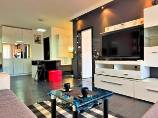 1BR Elegance & Peace - Varna City - 0