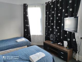 Sussex Lodge Guest House - Slough - 8