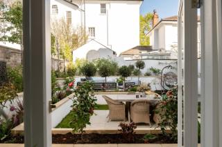 The Atelier A Stylish Cheltenham Hideaway for 4 - - 8