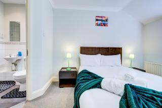 Wimbledon 2BR Flat Sleeps 6 Free Parking - 9