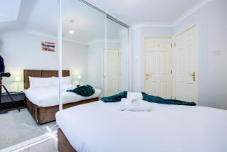 Wimbledon 2BR Flat Sleeps 6 Free Parking - 4