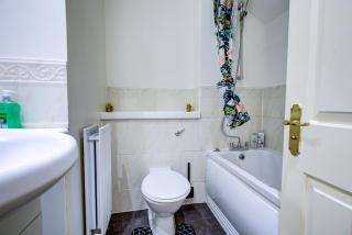 Wimbledon 2BR Flat Sleeps 6 Free Parking - 3