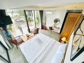 302MSNK Luxe Studio w Balcony & Kitchen - 8