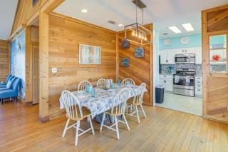 3 Blocks to Beach: Getaway on Bolivar Peninsula! - 9