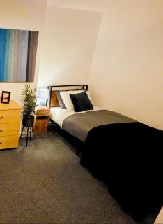 Stylish Townhouse - 8 Mins From Leeds - Free Fast WiFi - Free Parking - Headingley - 5