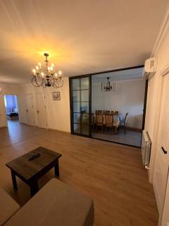 2 Bedroom Large Family Apartment Newly Renovated Center - Jerewan - 9