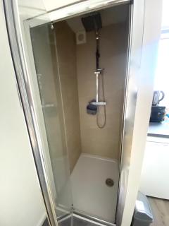 Modern Private En-suite With Kitchenette - 6