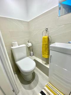 Modern Private En-suite With Kitchenette - 4