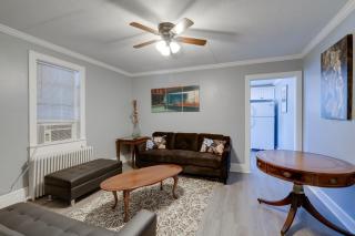6 Mi to Historic Leesburg Apt with On-Site Dining - 7
