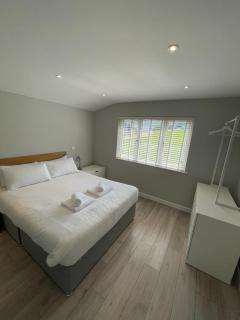 30 Golden Bay Holiday Village - Stylish Two Bed Moments From the Beach - 2