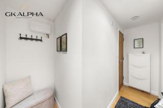 Modern 1-Bedroom Apartment by Westfield London with Wi-Fi, Easy Transport, and Contractor-Friendly Long Stay Rates - 5