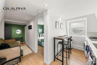 Modern 1-Bedroom Apartment by Westfield London with Wi-Fi, Easy Transport, and Contractor-Friendly Long Stay Rates - 3