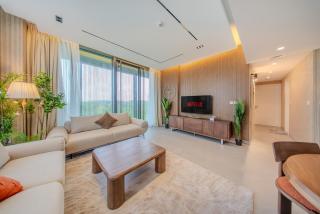 2BR Home - Aljada's Amazing Green Views - Sleeps 6 - 9