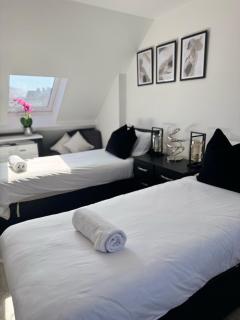 The 37 Suites - Ponders End - 5