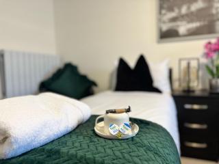 The 37 Suites - Ponders End - 3