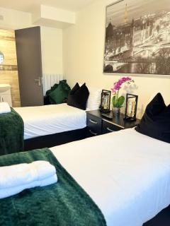 The 37 Suites - Ponders End - 2
