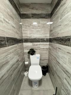 The 37 Suites - Ponders End - 1