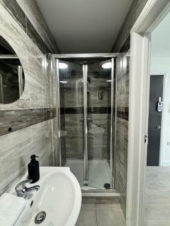 The 37 Suites - Ponders End - 6