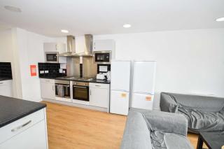 Spacious 6 Bedroom Apartment in Liverpool - Liverpool - 3