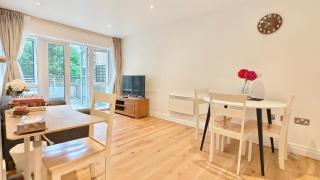 Home at Lees! - London - 6