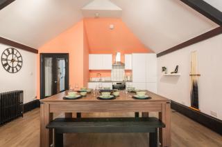 Unique, Vibrant Apartment Close to Seafront - 9