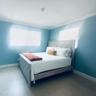Spacious 3 BR Gem Near Beach Sleeps 10 Pompano Beach - Pompano Beach - 5