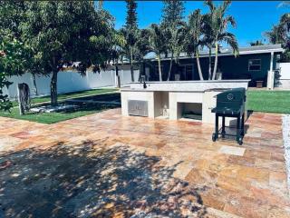 Spacious 3 BR Gem Near Beach Sleeps 10 Pompano Beach - Pompano Beach - 2
