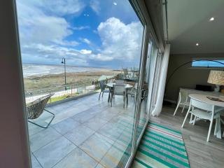 30 Golden Bay Holiday Village - Stylish Two Bed Moments From the Beach - 3