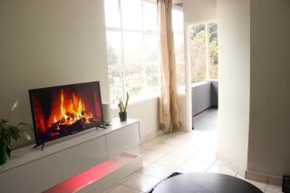 Modern 2 Bedroom in Upper Houghton, Near Wits, UJ - 9