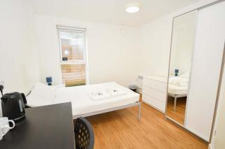 Convenient 8 Bedroom Apartment in Liverpool - 5