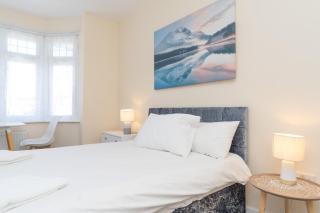 Canterbury Family Home - 4BR 2Bath with Free Parking and Massive Garden up to 8PPL - 9