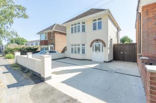 Canterbury Family Home - 4BR 2Bath with Free Parking and Massive Garden up to 8PPL - Southampton - 0