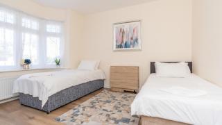 Canterbury Family Home - 4BR 2Bath with Free Parking and Massive Garden up to 8PPL - Southampton - 5